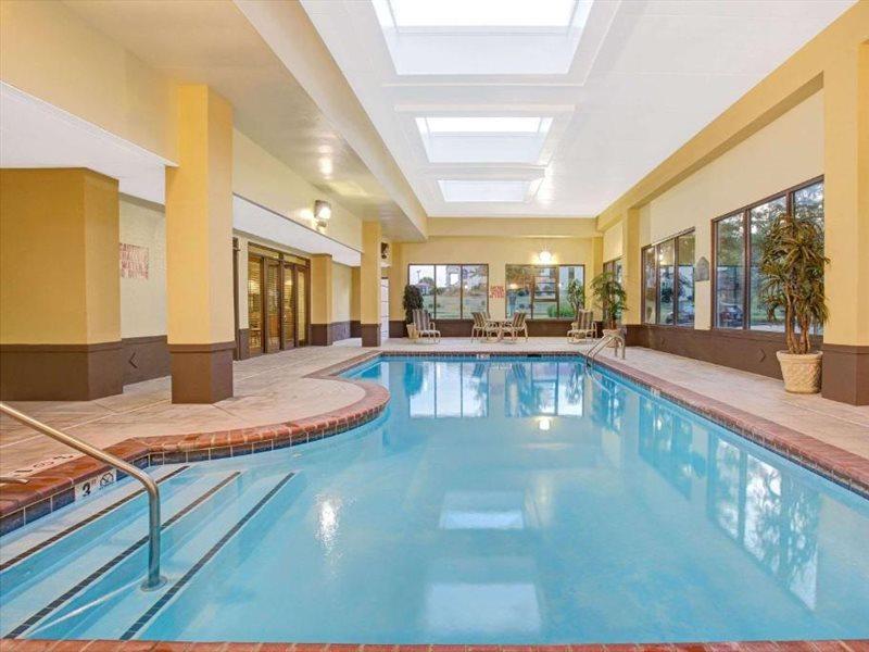 La Quinta Inn & Suites By Wyndham מורסוויל מראה חיצוני תמונה