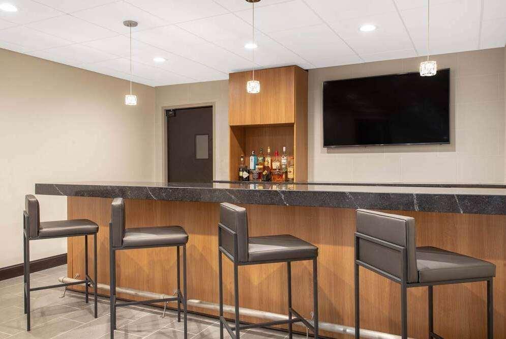 La Quinta Inn & Suites By Wyndham מורסוויל מסעדה תמונה