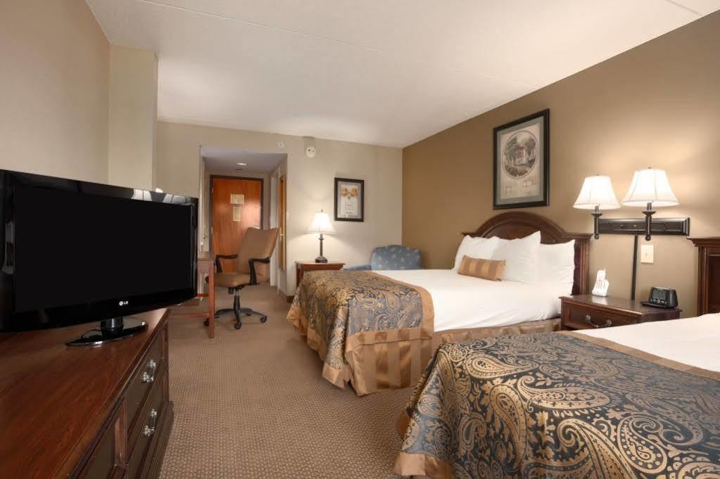 La Quinta Inn & Suites By Wyndham מורסוויל מראה חיצוני תמונה