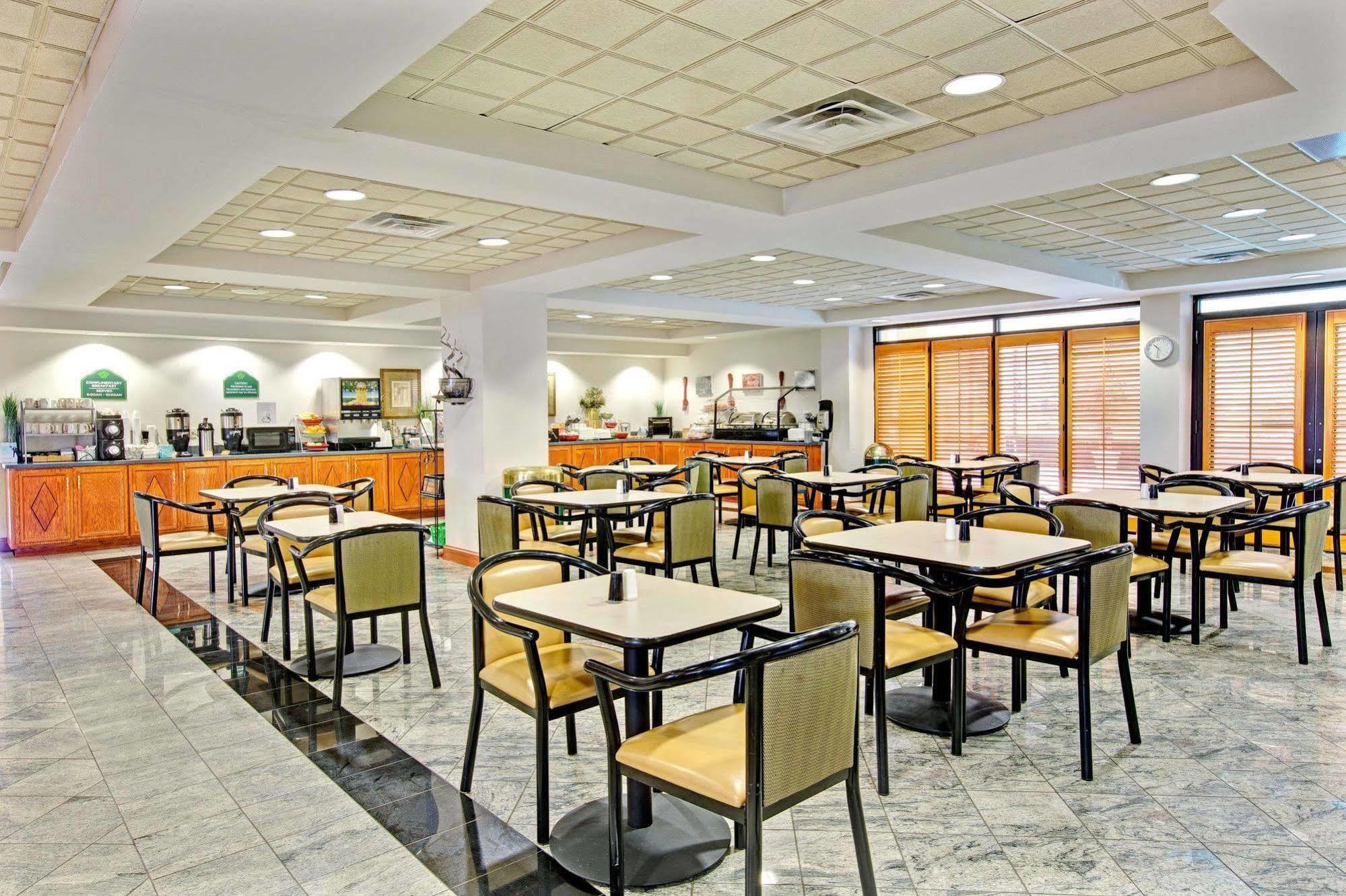 La Quinta Inn & Suites By Wyndham מורסוויל מראה חיצוני תמונה